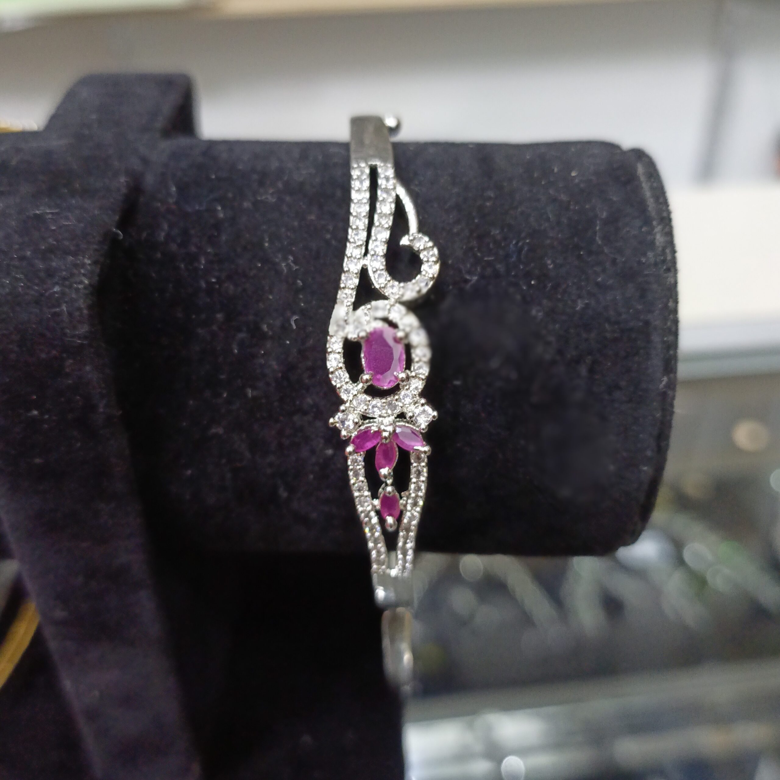 1768496127418 Openable Handcuff One Carat B-1250074005 - Image 1